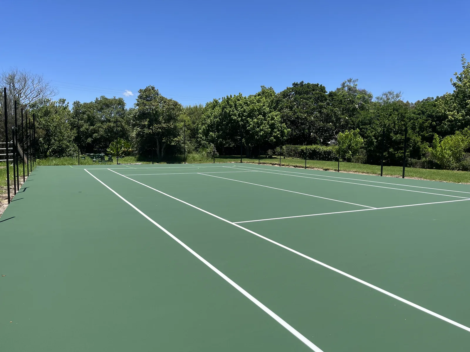 Green acrylic tennis court by JL Turf Group